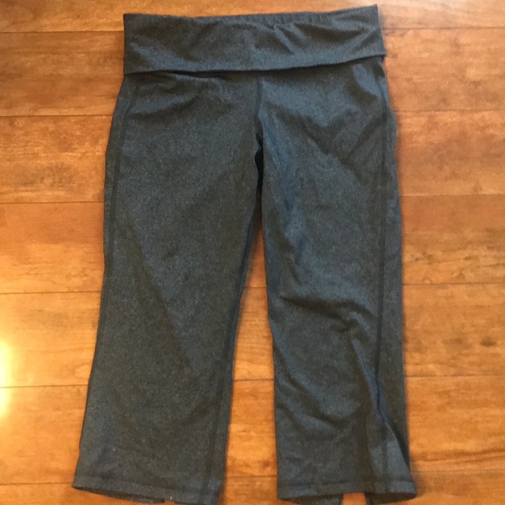 ‼️2 for $10‼️ Old Navy Active Wear Capri Pants